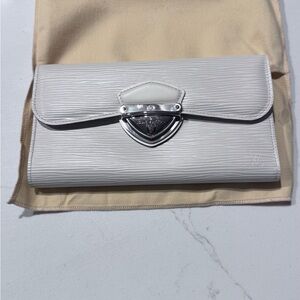Elegant White Clutch Bag